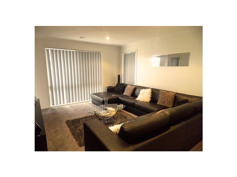 13 Blue hills blvd, Pakenham VIC 3810