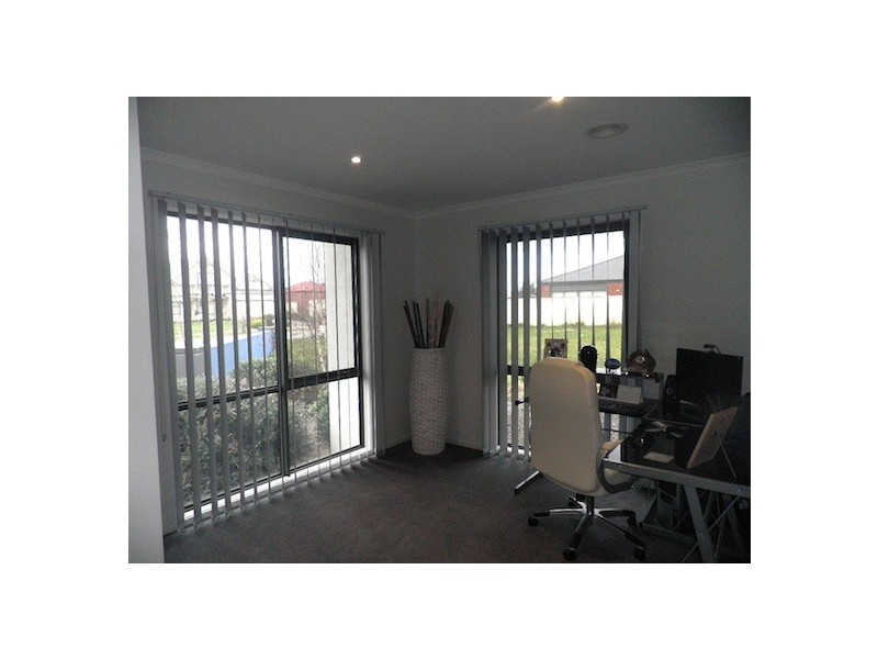 13 Blue hills blvd, Pakenham VIC 3810