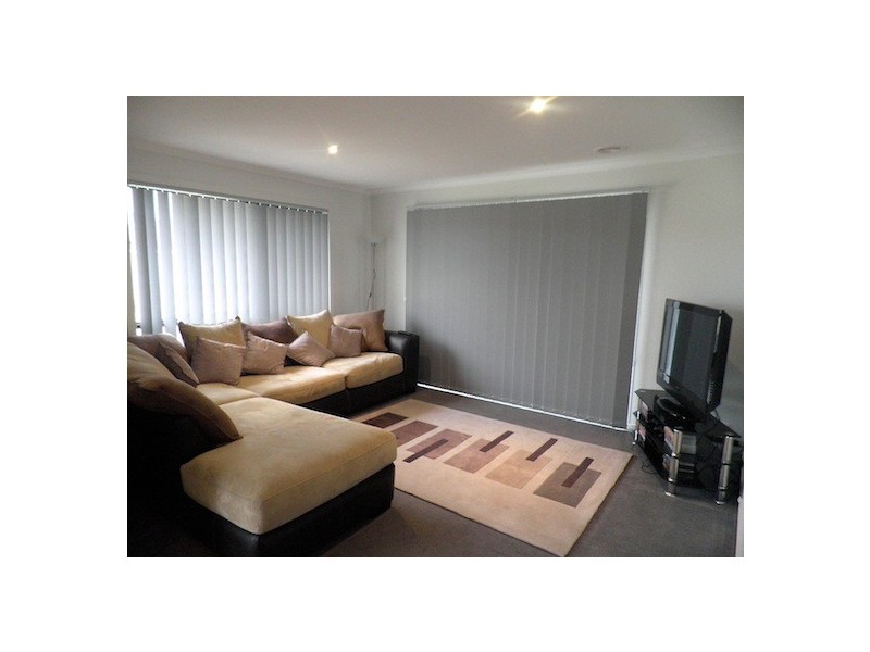 13 Blue hills blvd, Pakenham VIC 3810