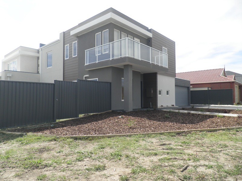 32 Darwin Way, Pakenham VIC 3810