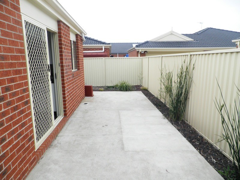 2  Pomegranate Way, Pakenham VIC 3810