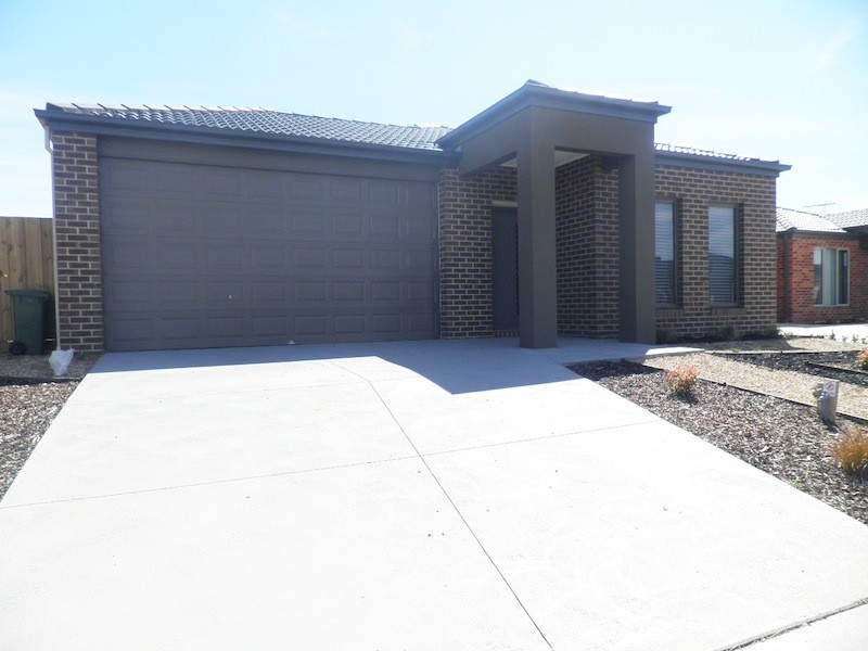 19 Raven Court, Pakenham VIC 3810