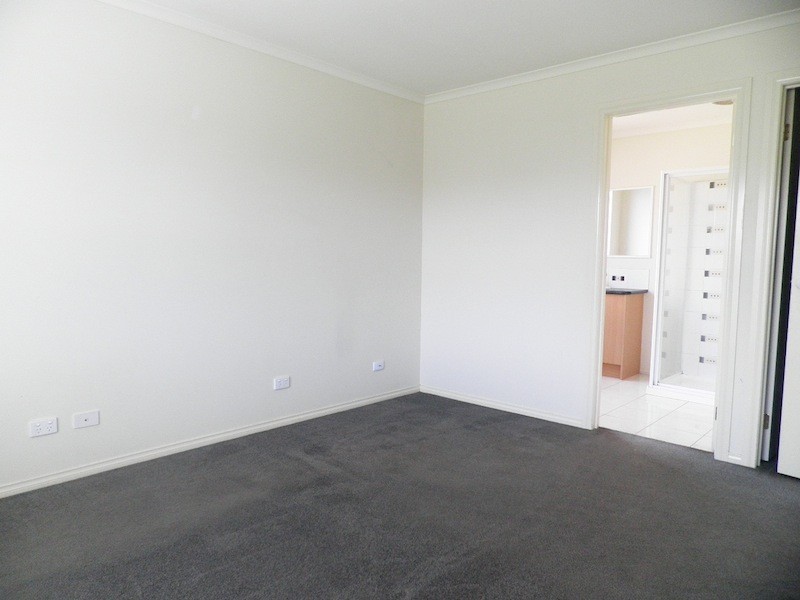 7 Ironbark Circuit, Pakenham VIC 3810