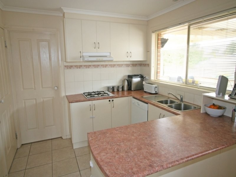 16 Meaby Drive, Pakenham VIC 3810