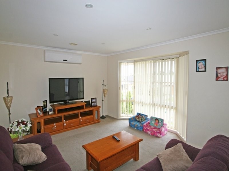 16 Meaby Drive, Pakenham VIC 3810