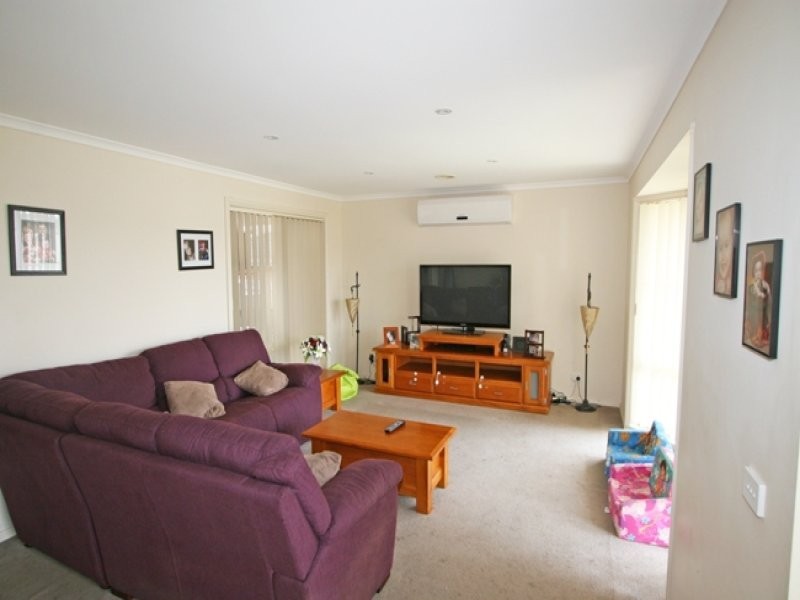 16 Meaby Drive, Pakenham VIC 3810