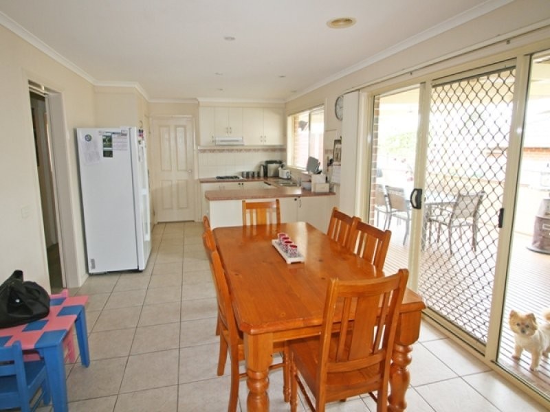 16 Meaby Drive, Pakenham VIC 3810