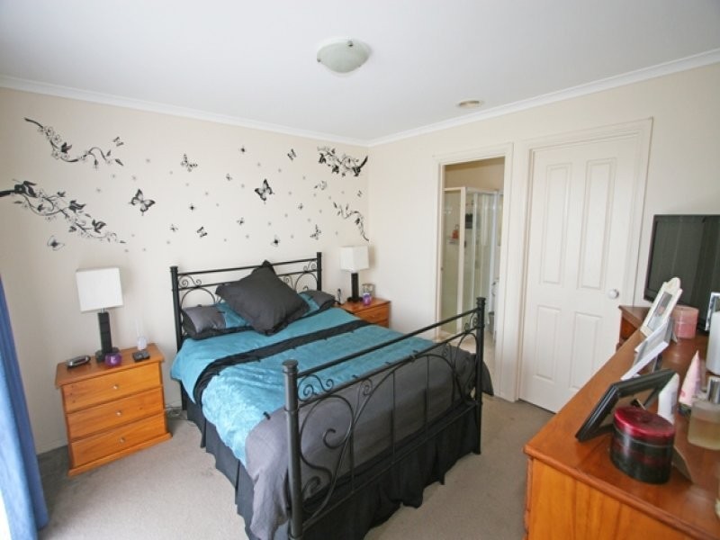 16 Meaby Drive, Pakenham VIC 3810