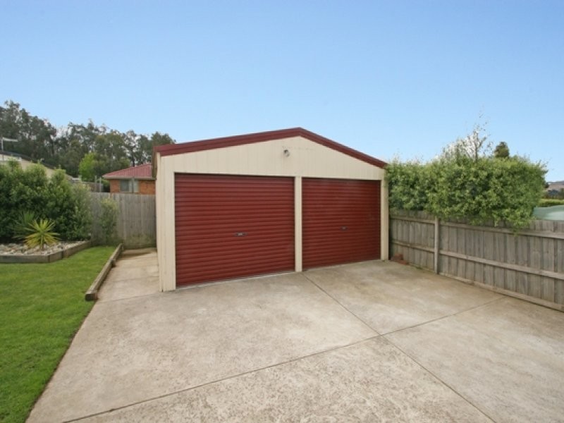 16 Meaby Drive, Pakenham VIC 3810
