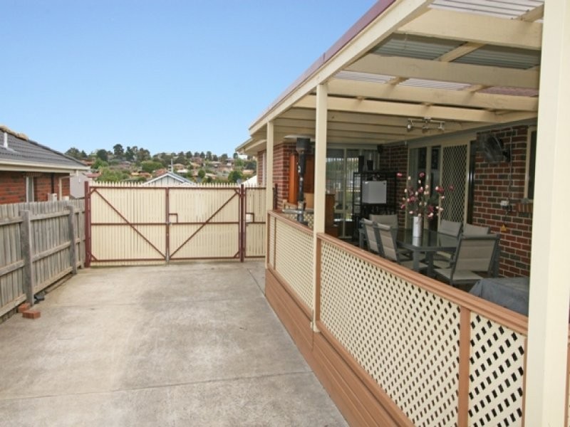 16 Meaby Drive, Pakenham VIC 3810