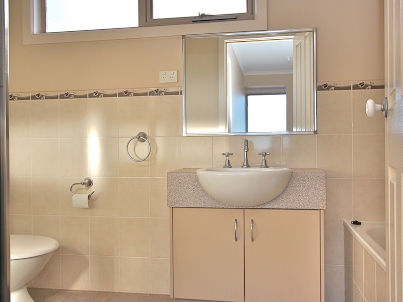 4/1 Henry Street, Pakenham VIC 3810