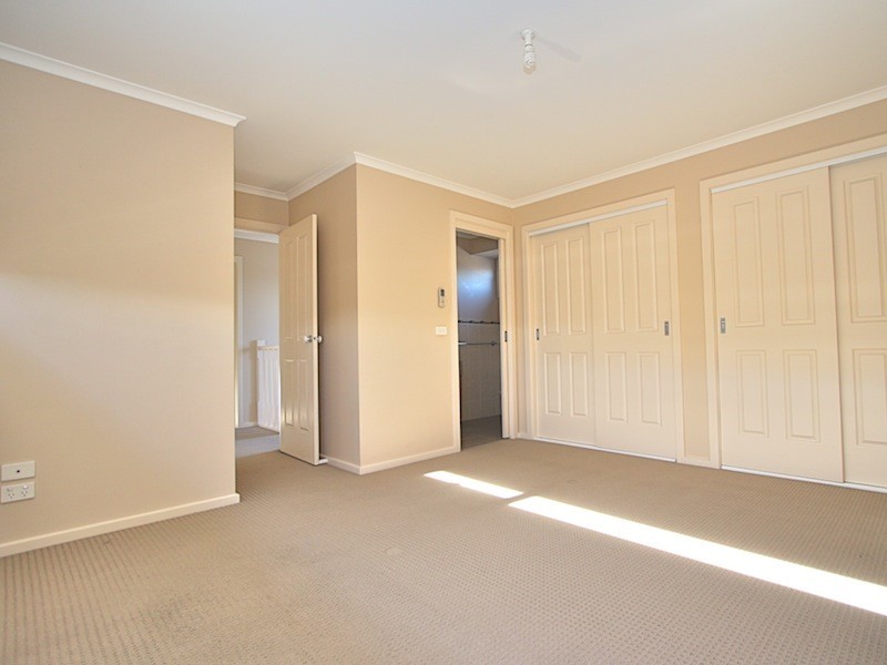 4/1 Henry Street, Pakenham VIC 3810