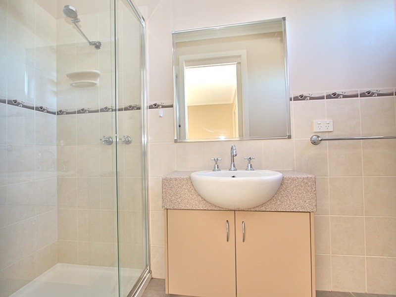 4/1 Henry Street, Pakenham VIC 3810