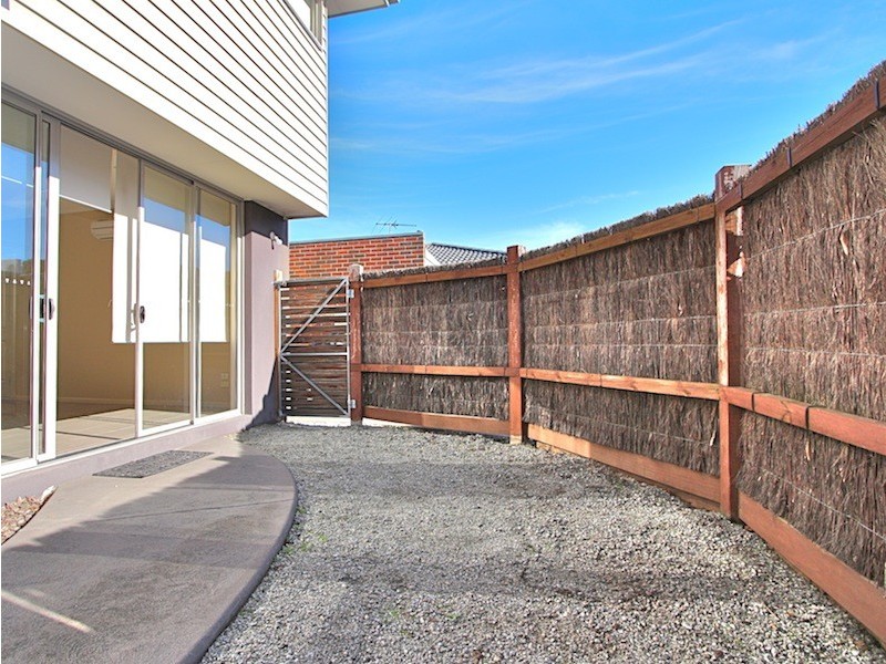 4/1 Henry Street, Pakenham VIC 3810