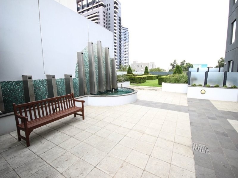 13/99 Whiteman Street, Southbank VIC 3006