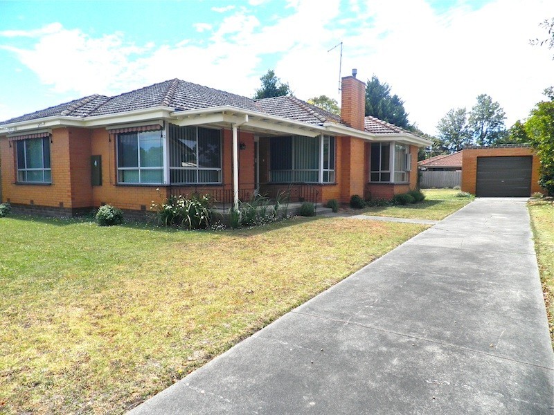 4 Wadsley Avenue, Pakenham VIC 3810