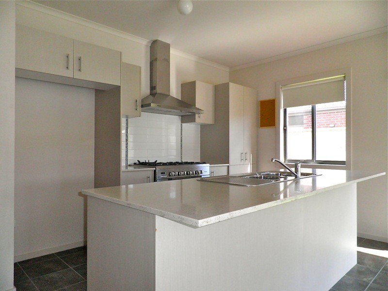 2  Delft Place, Pakenham VIC 3810