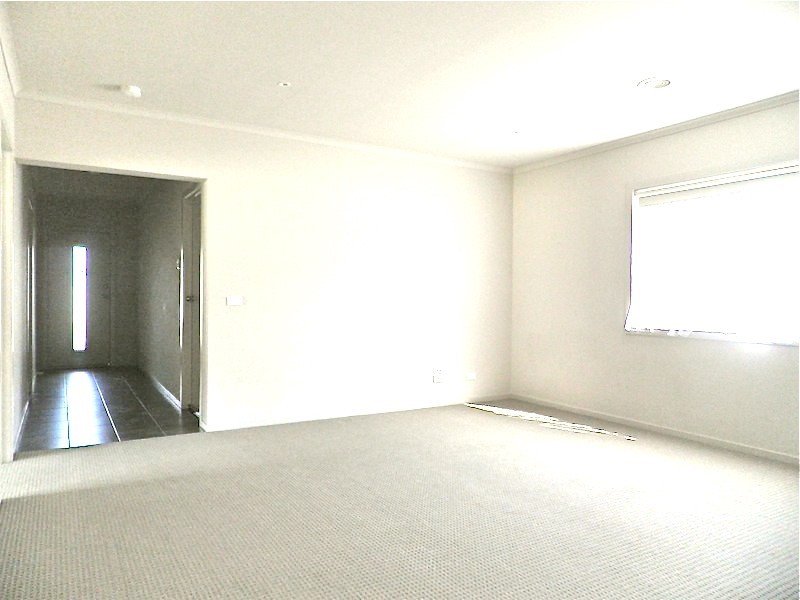 2  Delft Place, Pakenham VIC 3810