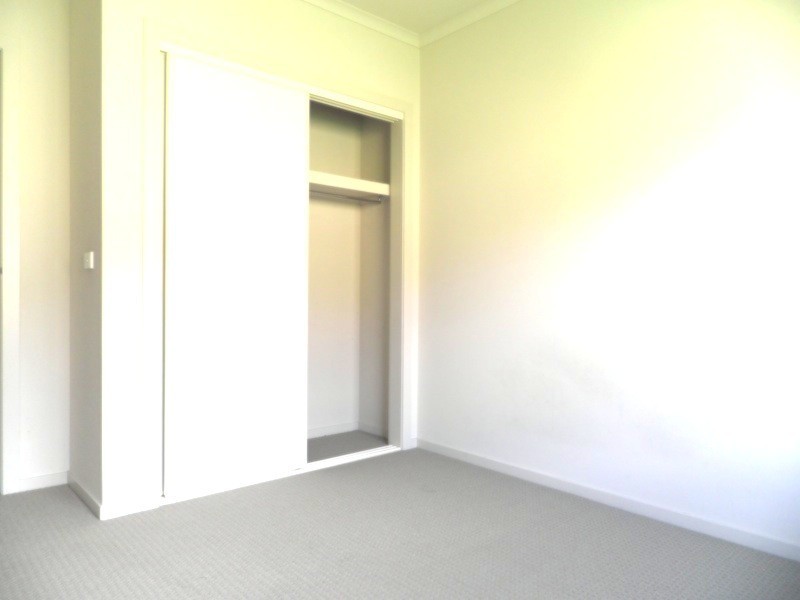 2  Delft Place, Pakenham VIC 3810