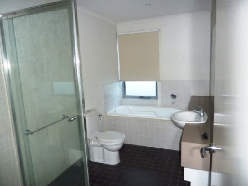 11/2 The Entrance, Pakenham VIC 3810