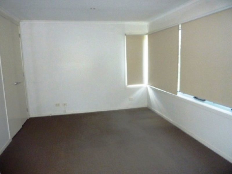 11/2 The Entrance, Pakenham VIC 3810