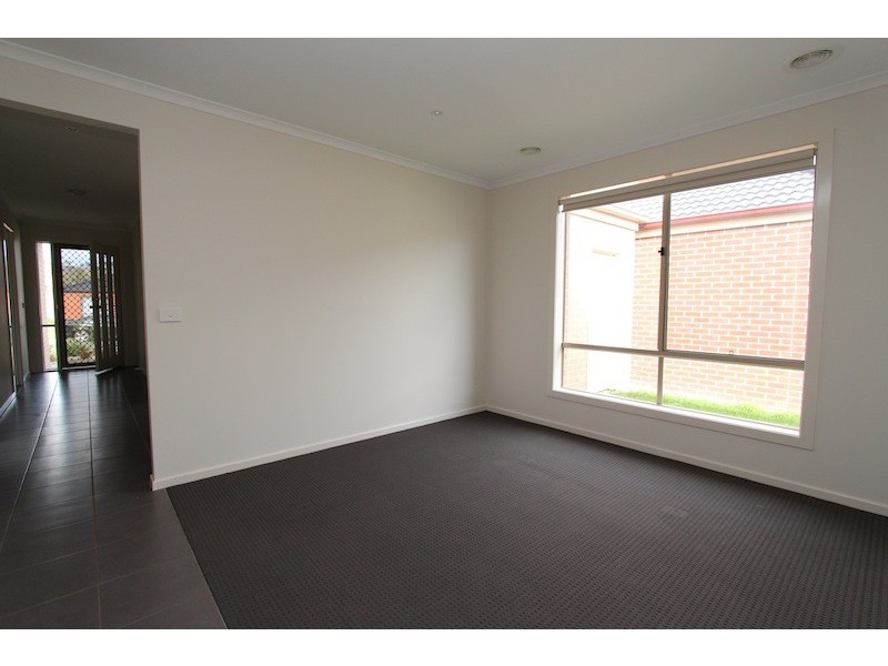 17 Melissa Way, Pakenham VIC 3810