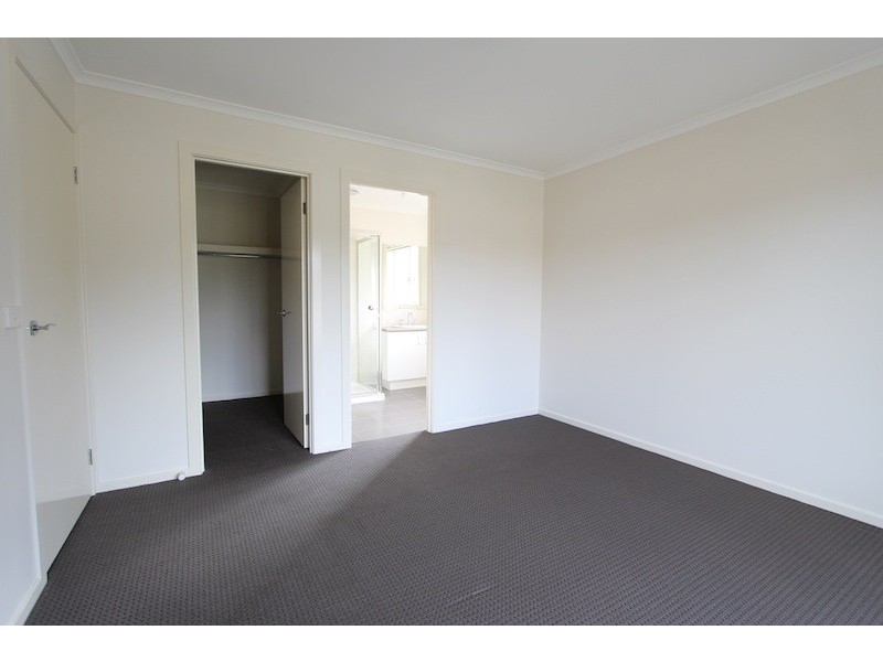 17 Melissa Way, Pakenham VIC 3810