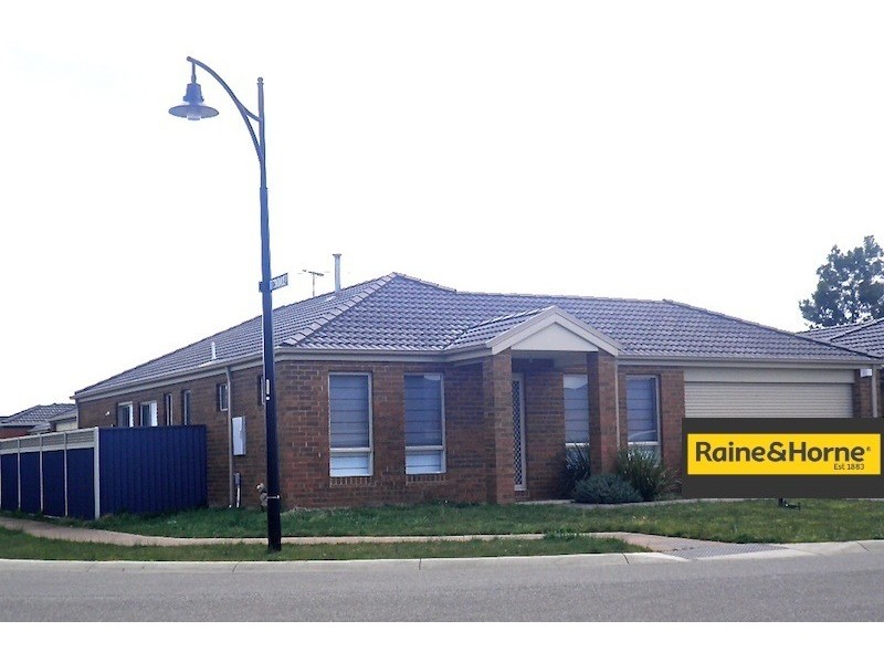 25 Scarlet Crescent, Pakenham VIC 3810