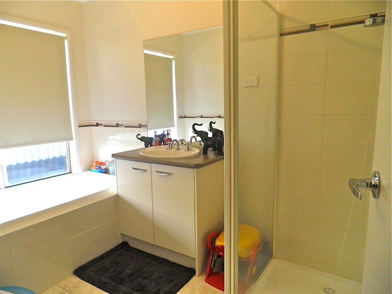 25 Scarlet Crescent, Pakenham VIC 3810