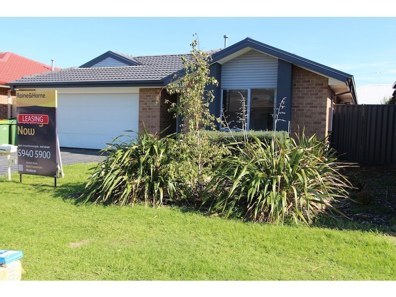 5 Persimmon Lane, Pakenham VIC 3810