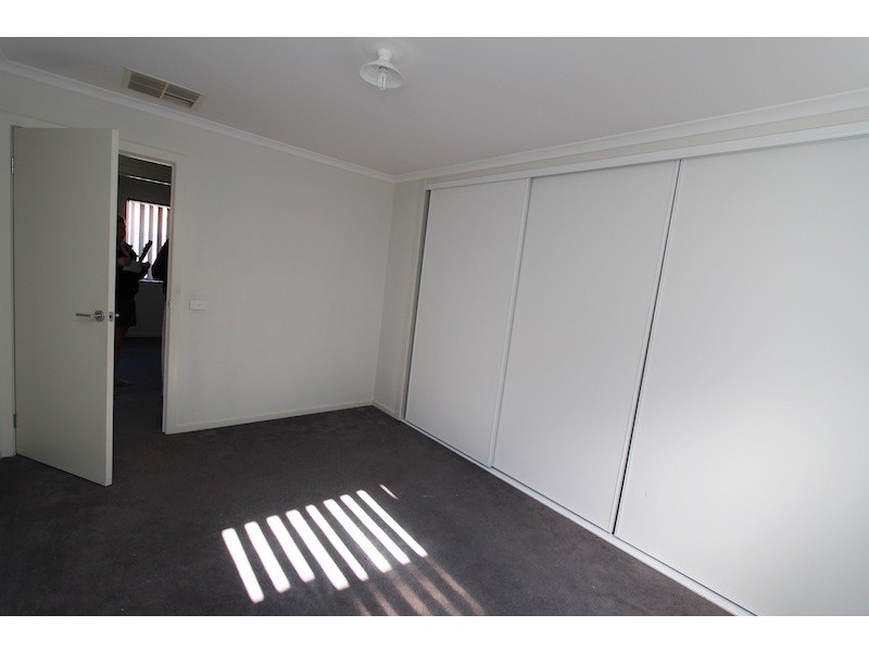5 Persimmon Lane, Pakenham VIC 3810