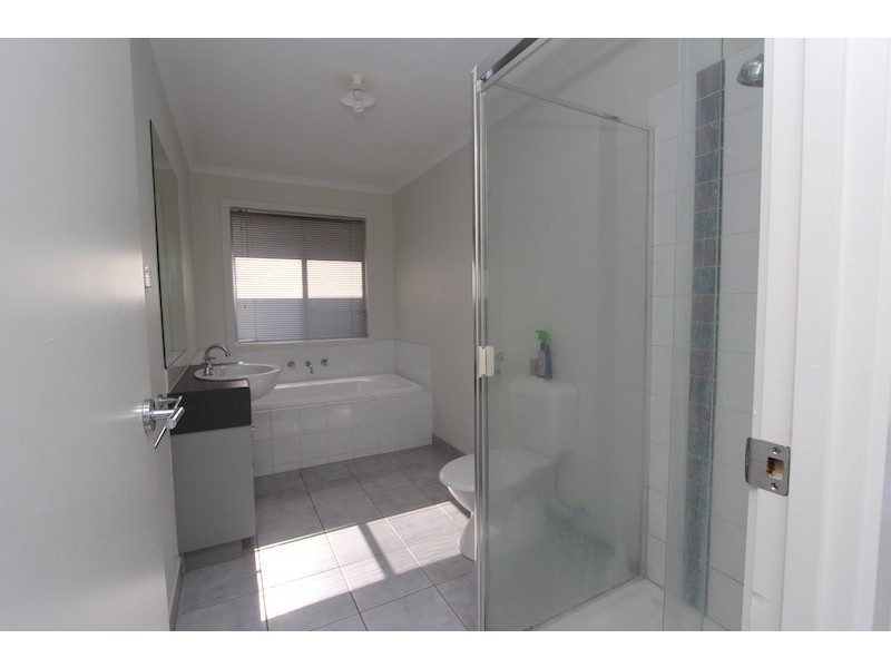 5 Persimmon Lane, Pakenham VIC 3810