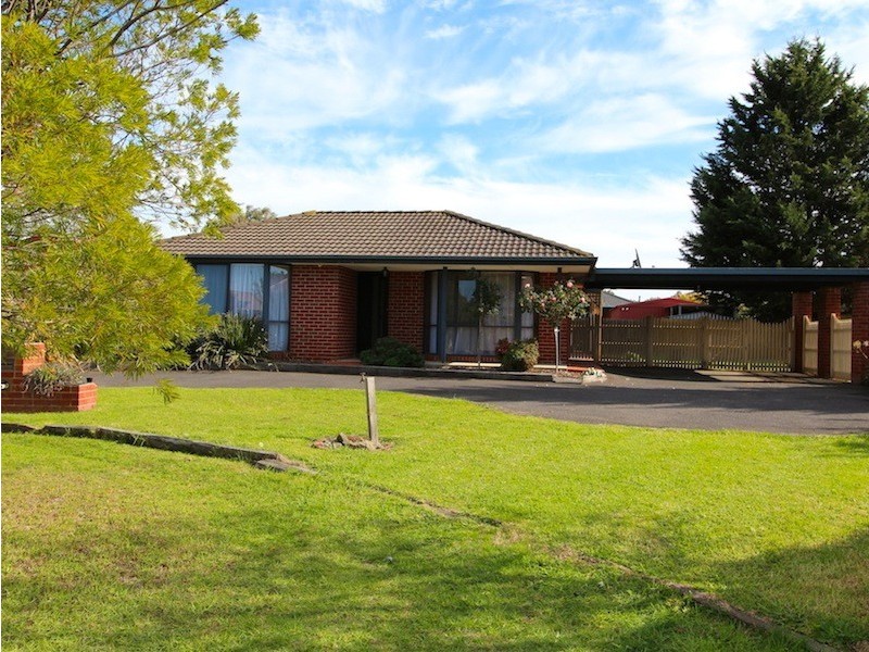 28 Bridle Place, Pakenham VIC 3810