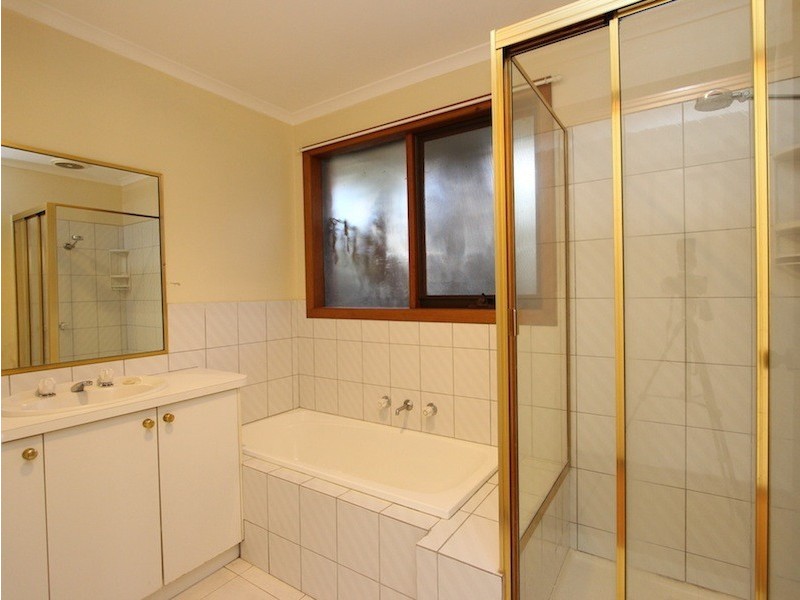 28 Bridle Place, Pakenham VIC 3810