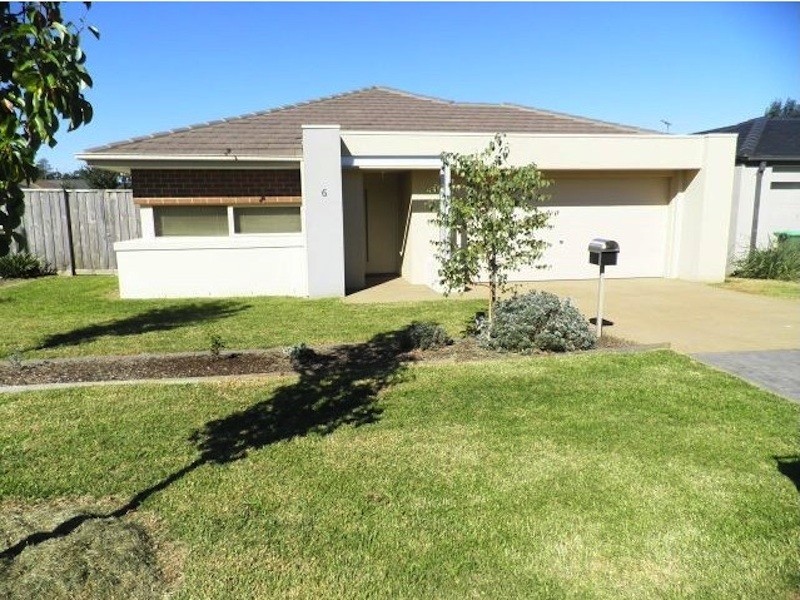 6 Algerd Way, Pakenham VIC 3810