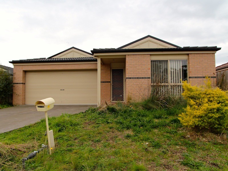28 Wakenshaw Crescent, Pakenham VIC 3810