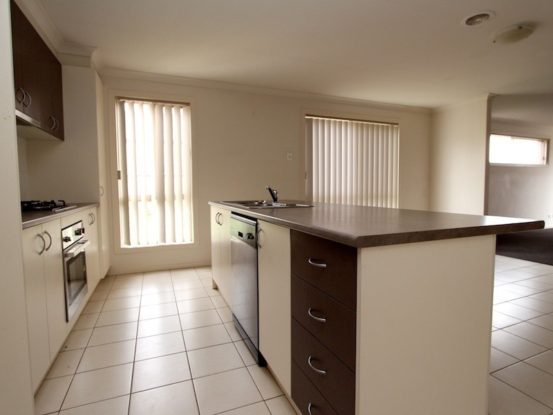 28 Wakenshaw Crescent, Pakenham VIC 3810
