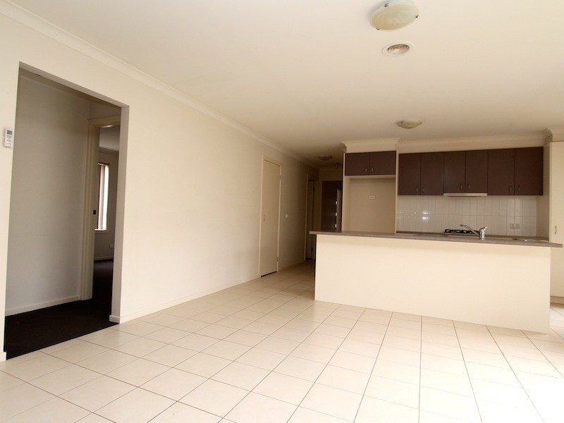 28 Wakenshaw Crescent, Pakenham VIC 3810