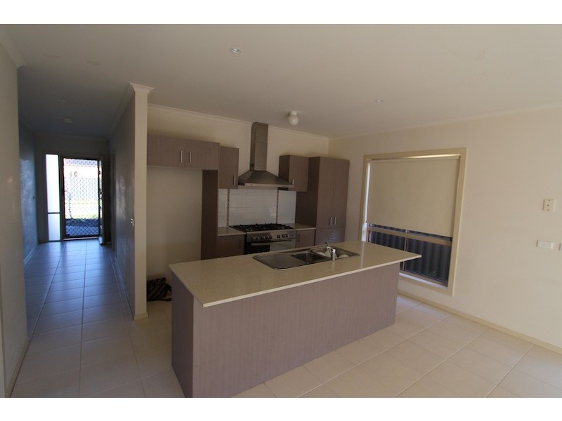 53 Pomegranate Way, Pakenham VIC 3810