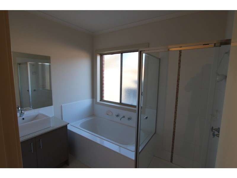 53 Pomegranate Way, Pakenham VIC 3810