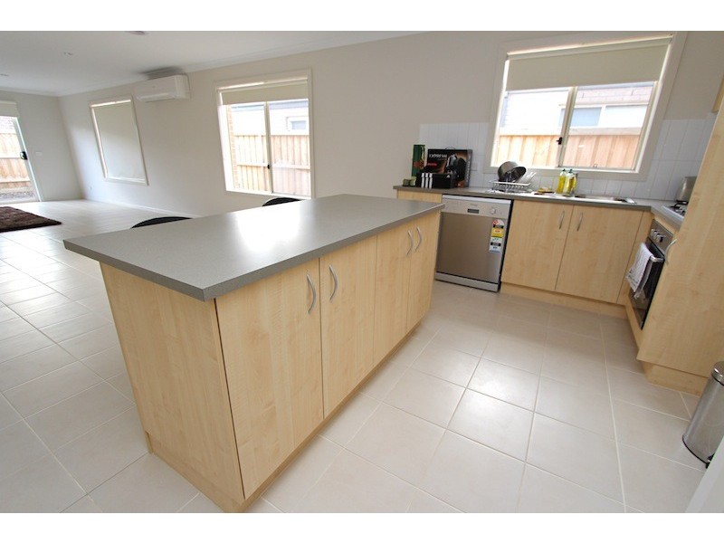 66 Fallingwater Drive, Pakenham VIC 3810