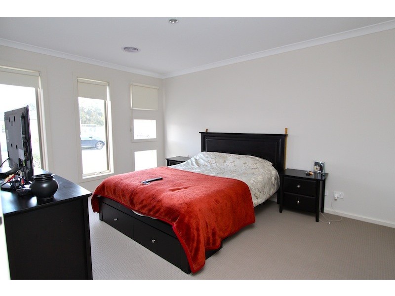 66 Fallingwater Drive, Pakenham VIC 3810