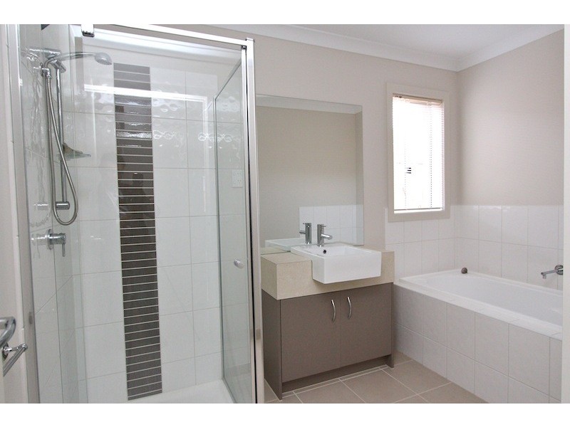 66 Fallingwater Drive, Pakenham VIC 3810