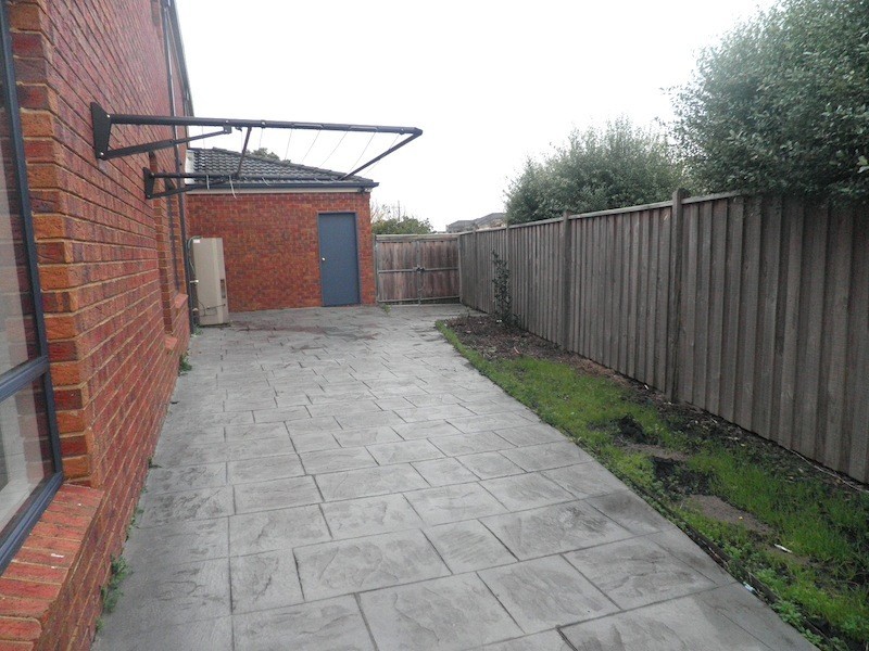 16 Meg Way, Berwick VIC 3806