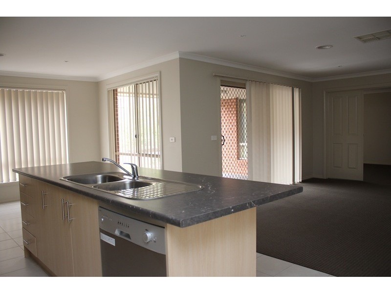 13 Thunderbolt Drive, Cranbourne East VIC 3977