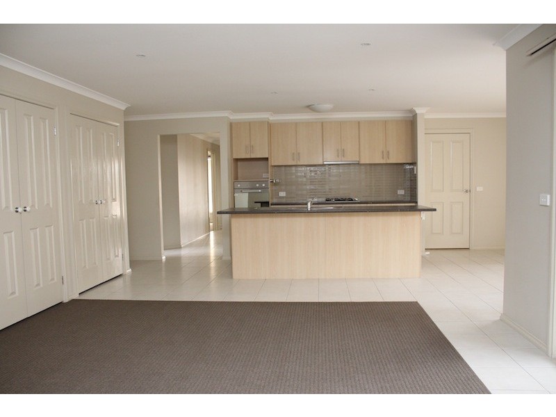 13 Thunderbolt Drive, Cranbourne East VIC 3977