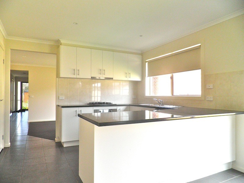 17 Melissa Way, Pakenham VIC 3810