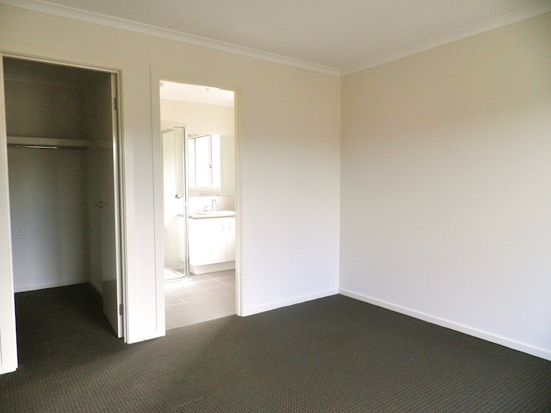 17 Melissa Way, Pakenham VIC 3810