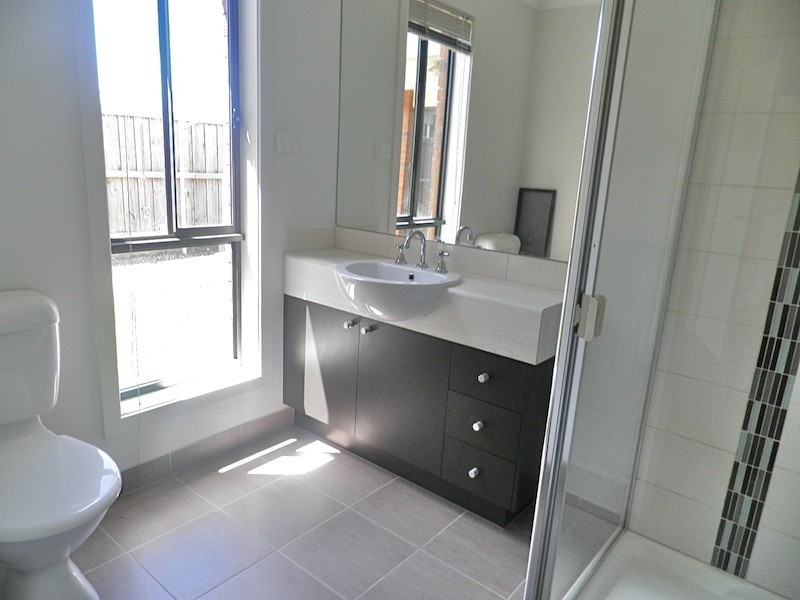 16 Glenvista Road, Pakenham VIC 3810