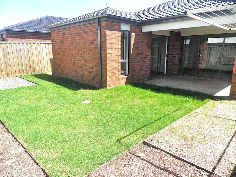 16 Glenvista Road, Pakenham VIC 3810